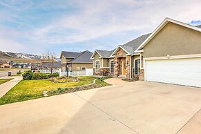 Elegant Smithfield Home w/ Views - 6 Mi to Usu!