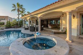 Cabo Hacienda w/ Private Pool & Rooftop Terrace!