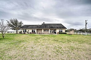 Pet-friendly Flatonia House w/ Patio & Gazebo!