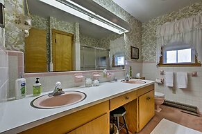 Quaint Elkton Home Near Shenandoah National Park!