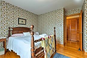 Quaint Elkton Home Near Shenandoah National Park!