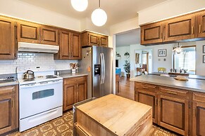 Quaint Elkton Home Near Shenandoah National Park!