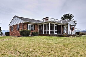 Quaint Elkton Home Near Shenandoah National Park!
