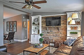 Rustic Chic Home: 10 Mi to Otter Creek State Park!