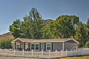 Rustic Chic Home: 10 Mi to Otter Creek State Park!