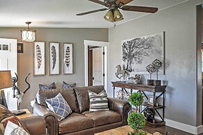 Rustic Chic Home: 10 Mi to Otter Creek State Park!