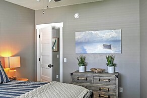 Rustic Chic Home: 10 Mi to Otter Creek State Park!