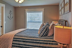 Rustic Chic Home: 10 Mi to Otter Creek State Park!