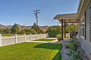 Rustic Chic Home: 10 Mi to Otter Creek State Park!