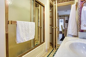 Large & Private Guest House Apt w/ Patio + Views!