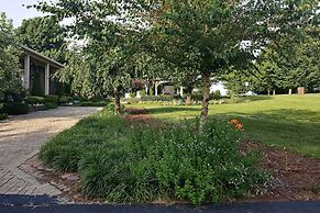 Large & Private Guest House Apt w/ Patio + Views!