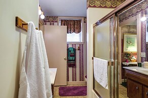 Large & Private Guest House Apt w/ Patio + Views!