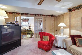 Large & Private Guest House Apt w/ Patio + Views!