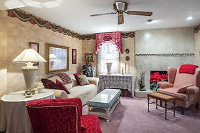 Large & Private Guest House Apt w/ Patio + Views!