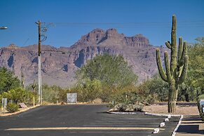 Quiet Retreat ~ 5 Mi to Lost Dutchman State Park!
