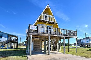 2 Blocks to Surfside Beach: A-frame Home w/ Deck