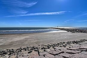 2 Blocks to Surfside Beach: A-frame Home w/ Deck