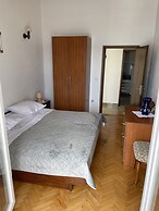 Seafront apt With Terrace, 4 Bedrooms and Mooring