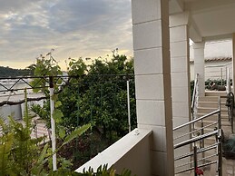 Seafront apt With Terrace, 4 Bedrooms and Mooring