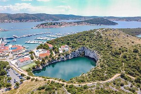 Seafront apt With Terrace, 4 Bedrooms and Mooring