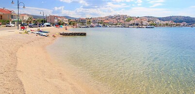 Seafront apt With Terrace, 4 Bedrooms and Mooring