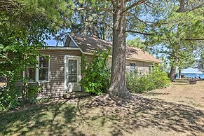 Suttons Bay 'bayview Cottage' w/ Deck & Gas Grill!