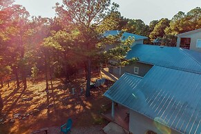 Broken Bow Cottage w/ Deck, Hot Tub & Fire Pit!