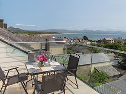 Golygfa'r Gastell / Castle View