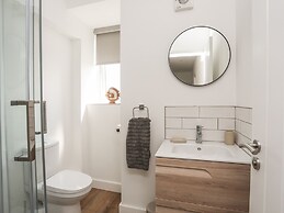 Golygfa'r Gastell / Castle View