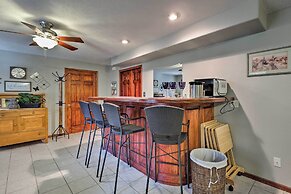 Charming Hideaway w/ Patio: 3 Mi to Kansas State!