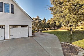 Charming Hideaway w/ Patio: 3 Mi to Kansas State!