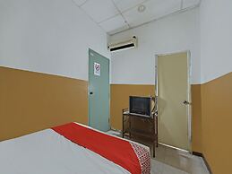 OYO 90794 Maple Hotel