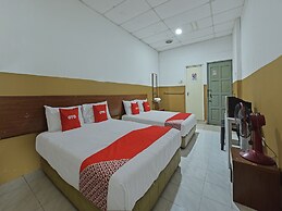 OYO 90794 Maple Hotel