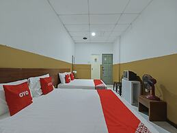 OYO 90794 Maple Hotel