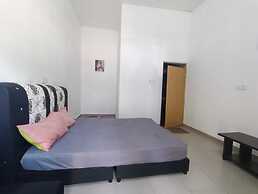 OYO 90799 Sharhan Residence