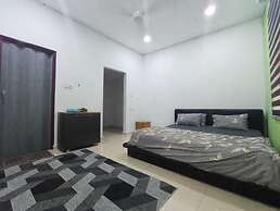 OYO 90799 Sharhan Residence