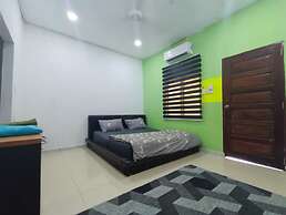 OYO 90799 Sharhan Residence