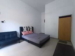 OYO 90799 Sharhan Residence