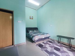 OYO 90799 Sharhan Residence