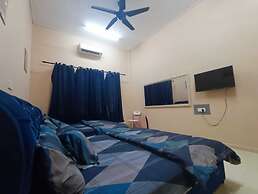 OYO 90799 Sharhan Residence