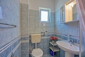 Seaview Apartment in Pasman A2