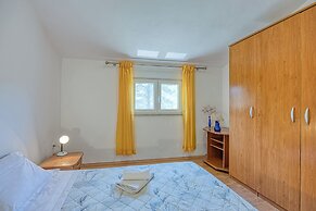 Seaview Apartment in Pasman A2