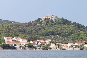 Seaview Apartment in Pasman A2