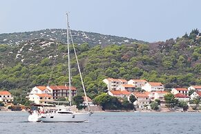 Seaview Apartment in Pasman A2