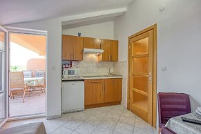 Seaview Apartment in Pasman A1