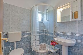 Seaview Apartment in Pasman A1