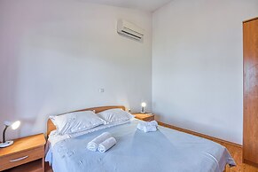 Seaview Apartment in Pasman A1