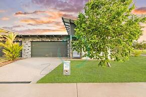 ZENHOUSE STYLISH - 3BR Home near Shops