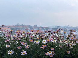 Tuong Vy Dalat Central