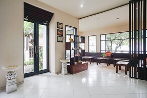 Queen Rose Villa & Spa